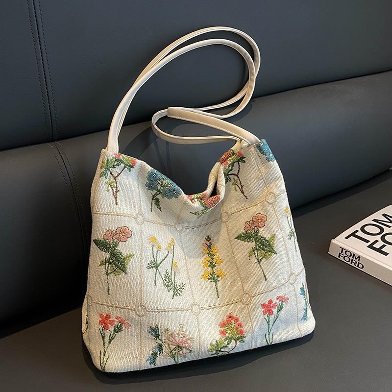 Fashionable Embroidered Tote B - огляд і ціна Embroidery Workshop